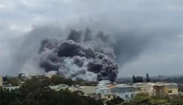 12.19火災(zāi)事故通報(bào)：9死8傷！初步研判系電焊火星引燃油漆混合物導(dǎo)致！當(dāng)?shù)匾牙樟钔９ぃ? title=